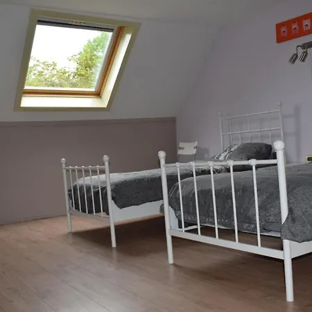 Couette-café Kasteelhoeve-dussen 3*