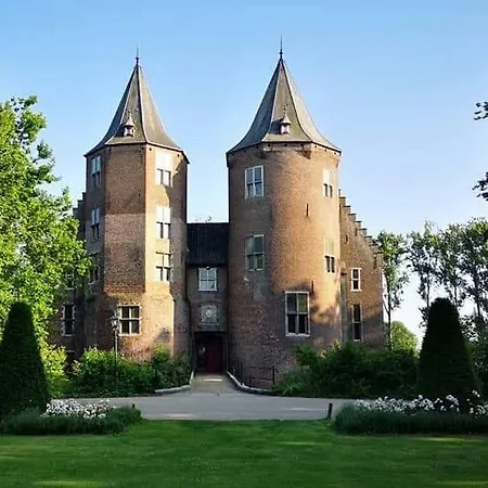 Couette-café Kasteelhoeve-dussen 3*